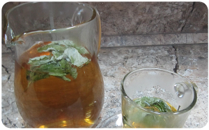 Kmynų gėrimas su mėtomis